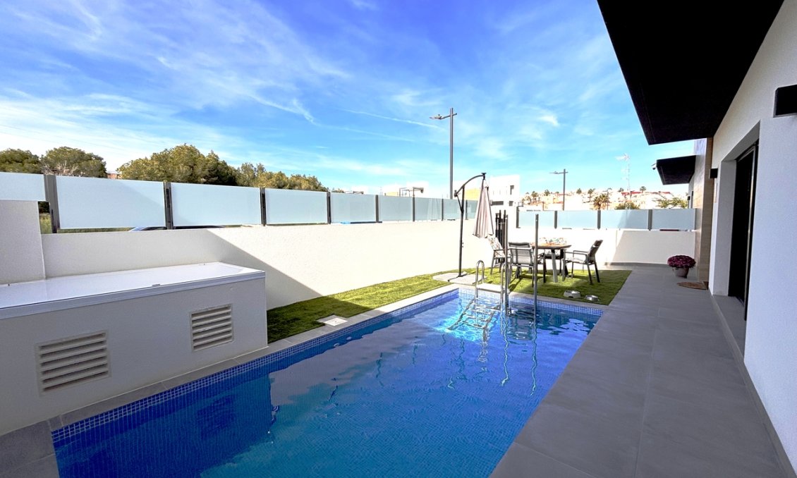 Segunda mano - Villa -
Villamartin - Costa Blanca