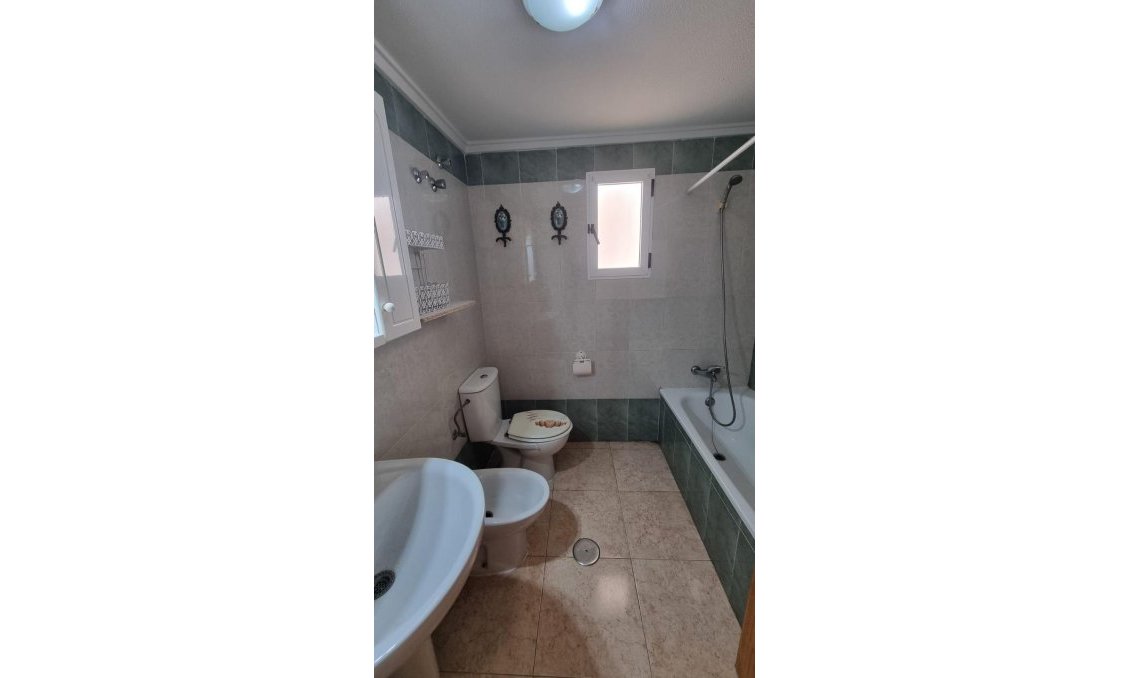 Segunda mano - Apartamento -
Torrevieja - El Molino