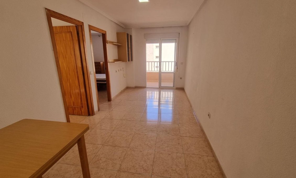 Segunda mano - Apartamento -
Torrevieja - El Molino