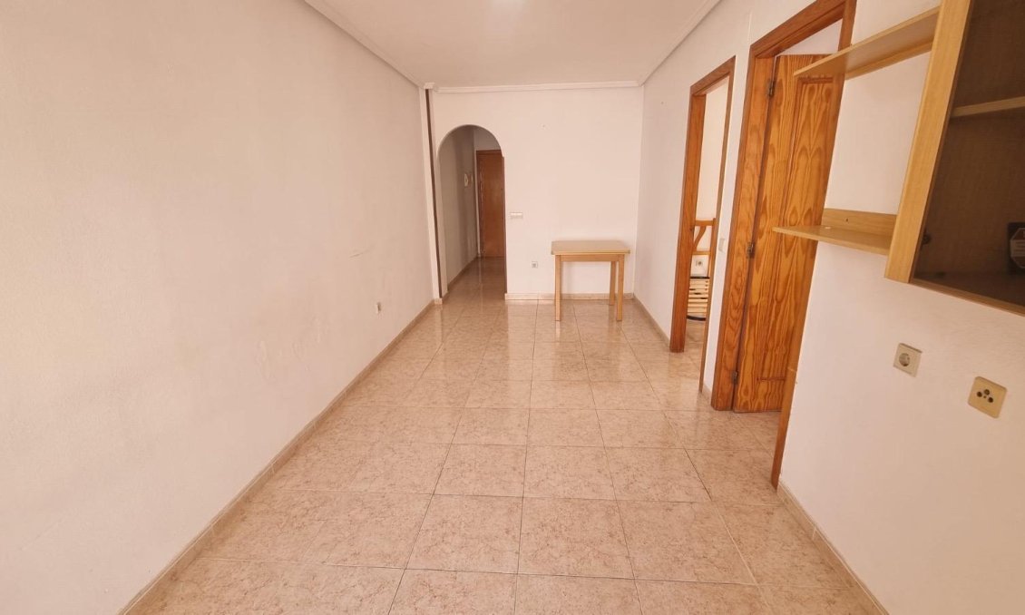 Segunda mano - Apartamento -
Torrevieja - El Molino