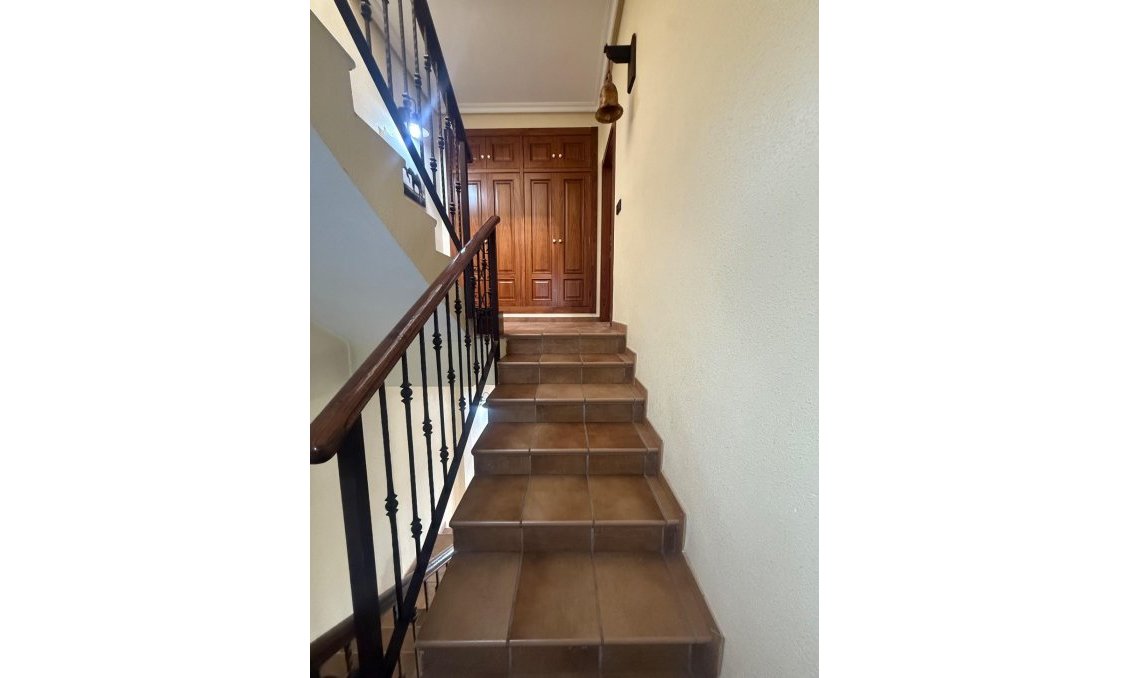 Resale - Townhouse -
Avileses