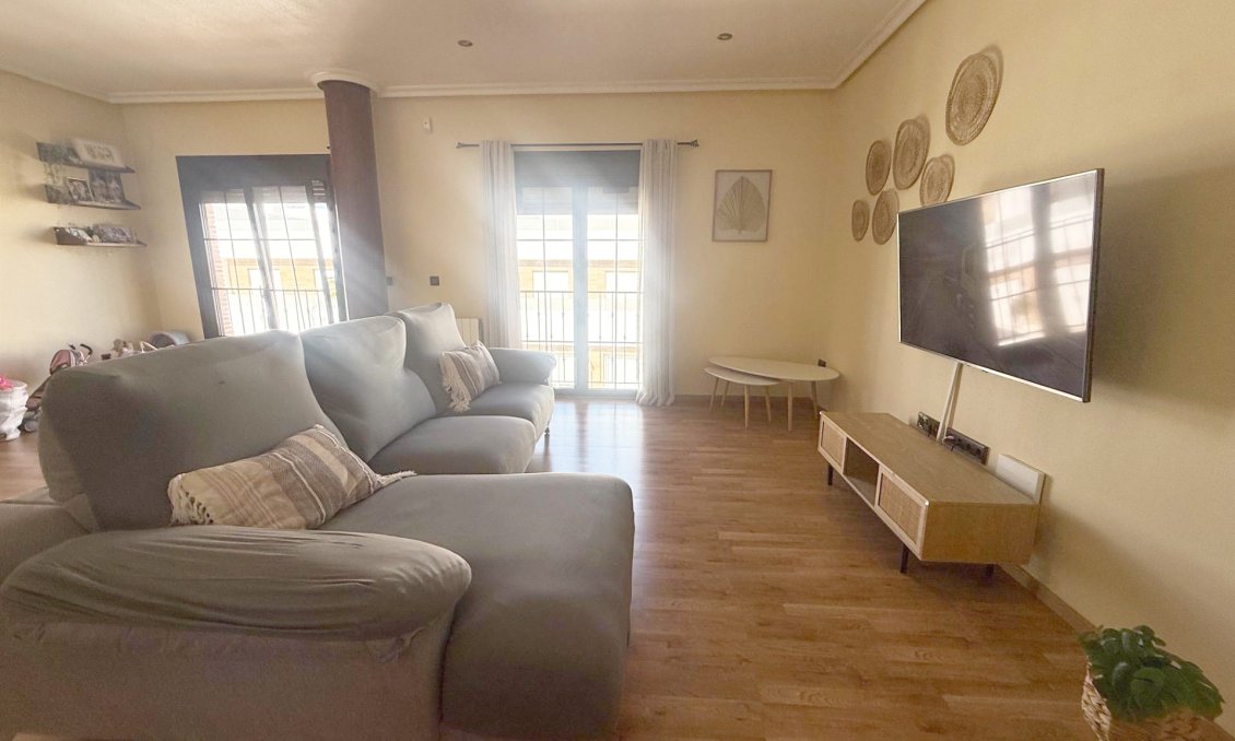 Resale - Townhouse -
Avileses