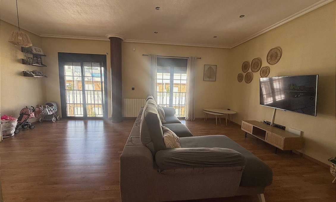 Resale - Townhouse -
Avileses