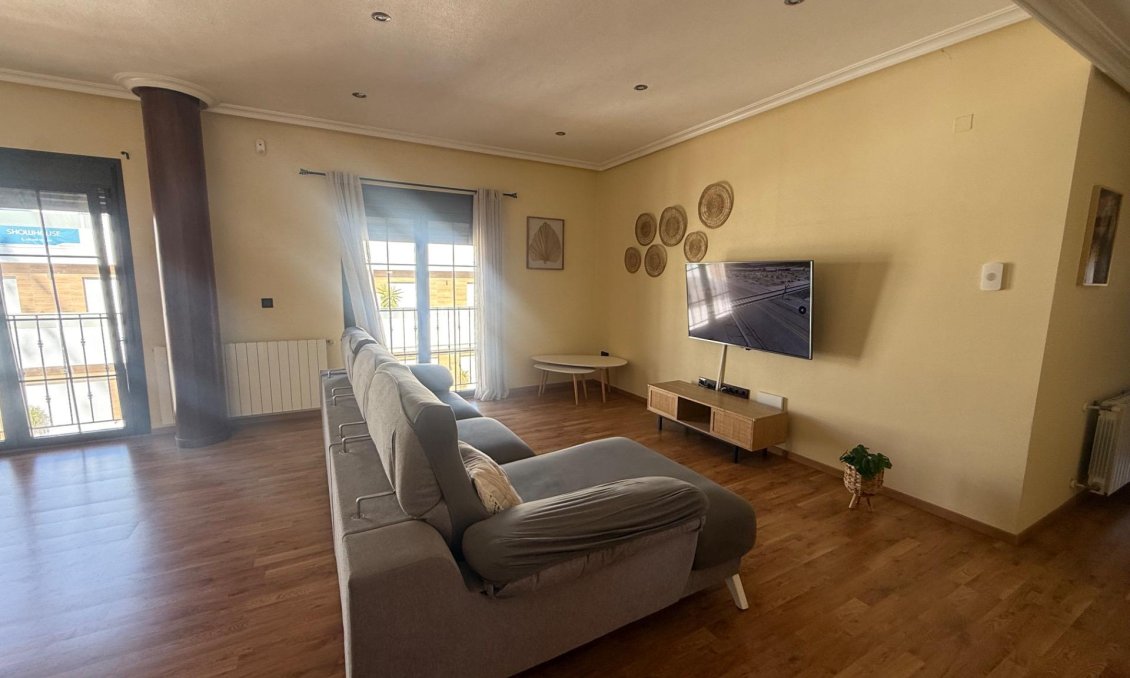 Resale - Townhouse -
Avileses