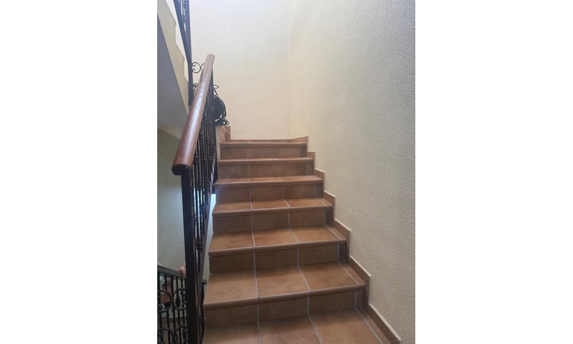 Resale - Townhouse -
Avileses