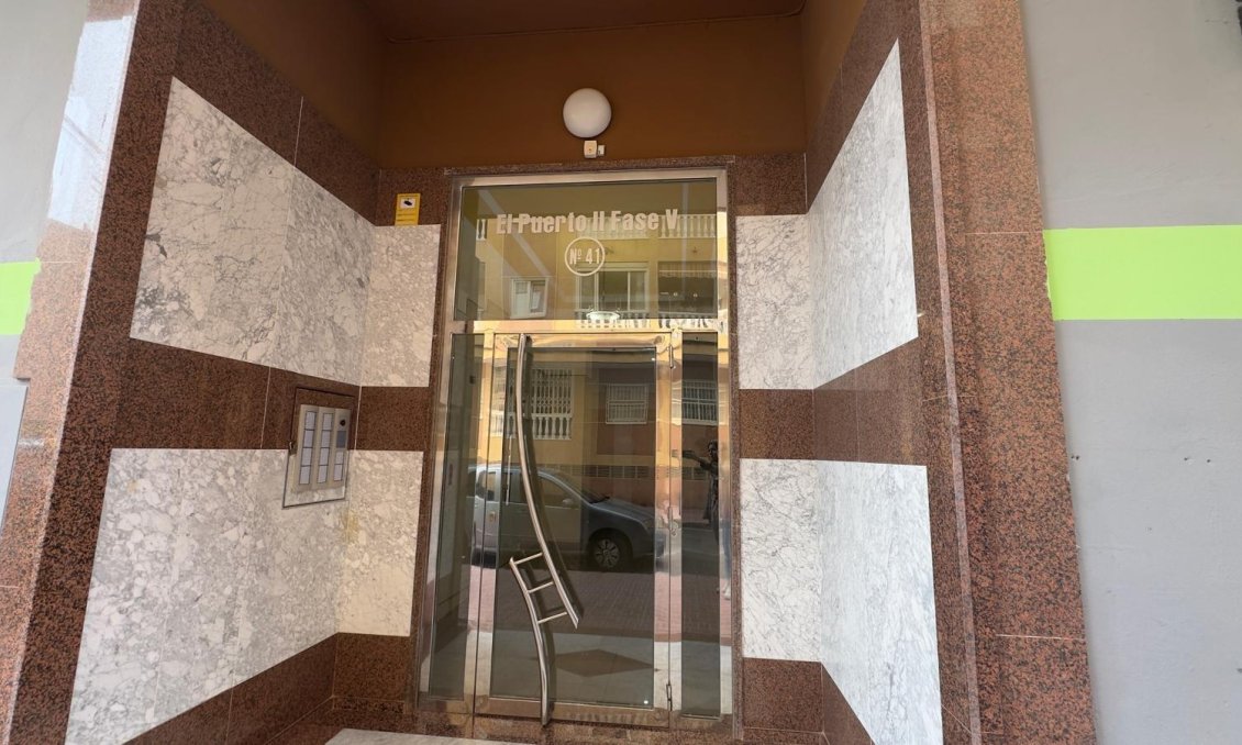 Revânzare - Apartament -
Torrevieja - Centro