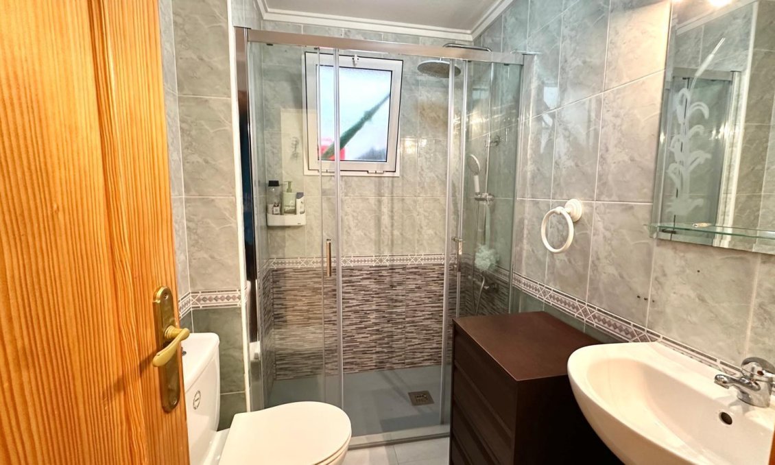 Revânzare - Apartament -
Torrevieja - Centro