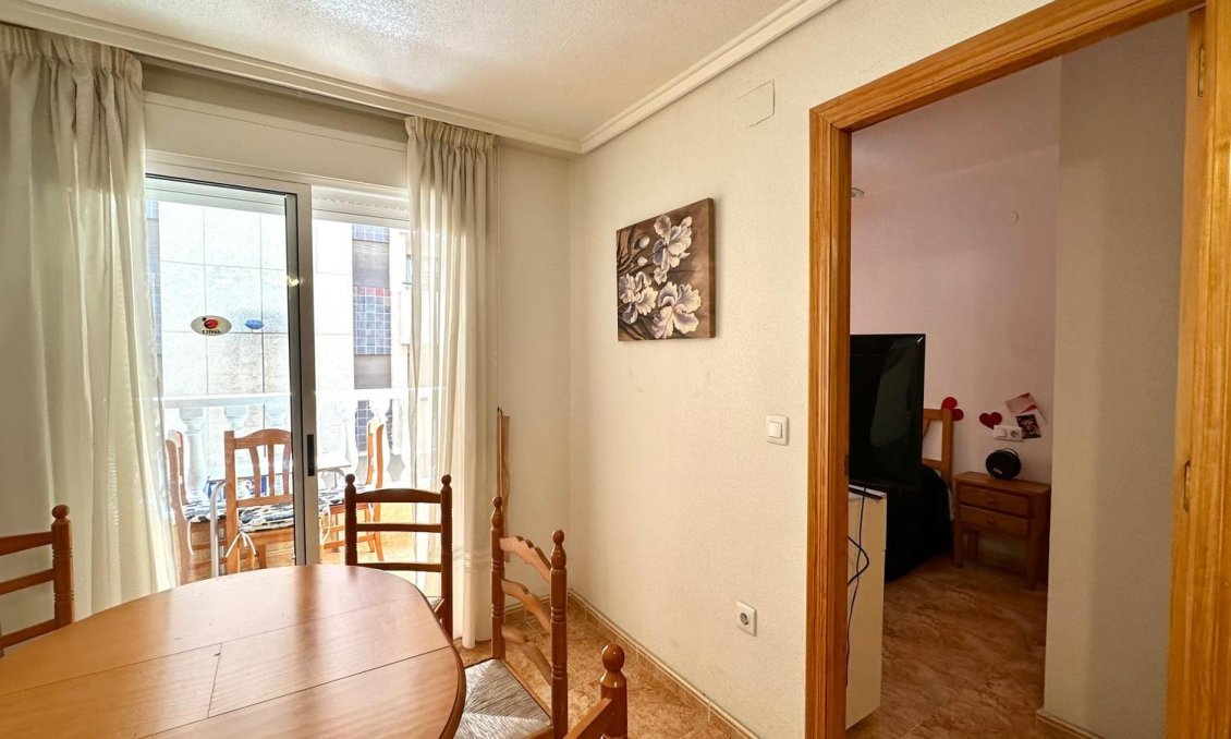 Revânzare - Apartament -
Torrevieja - Centro