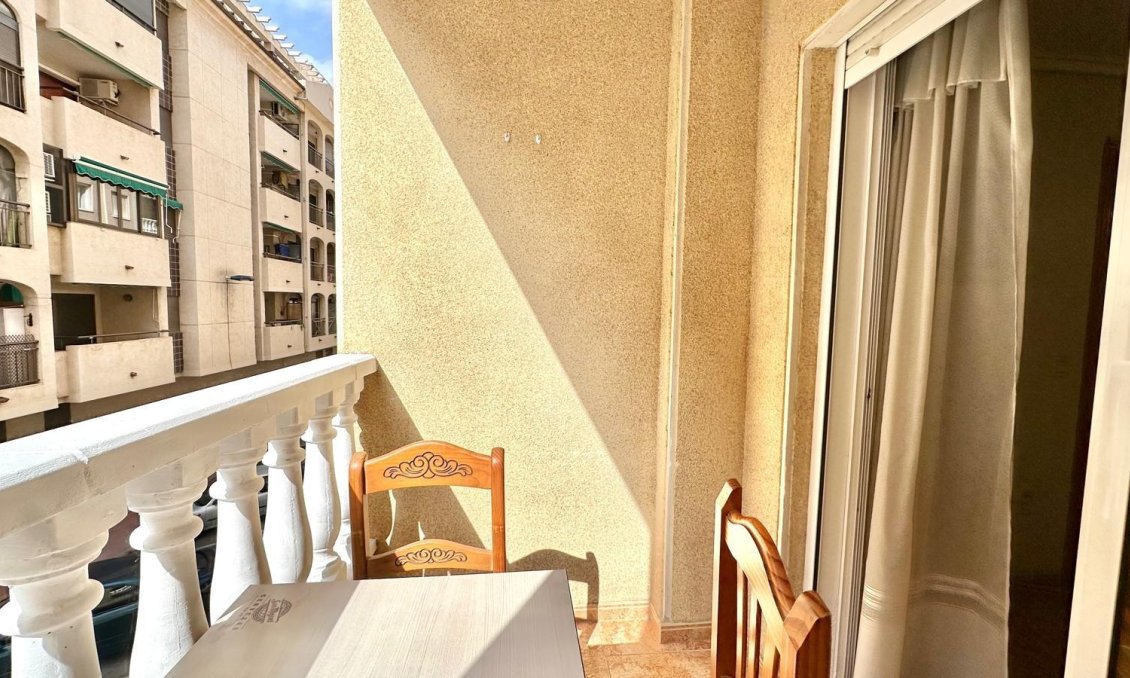 Revânzare - Apartament -
Torrevieja - Centro