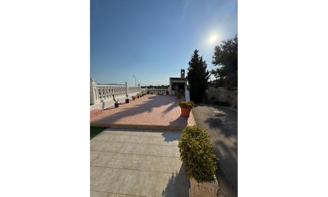 Használt Ingatlanok - Villa -
Albatera - Partida Lomas