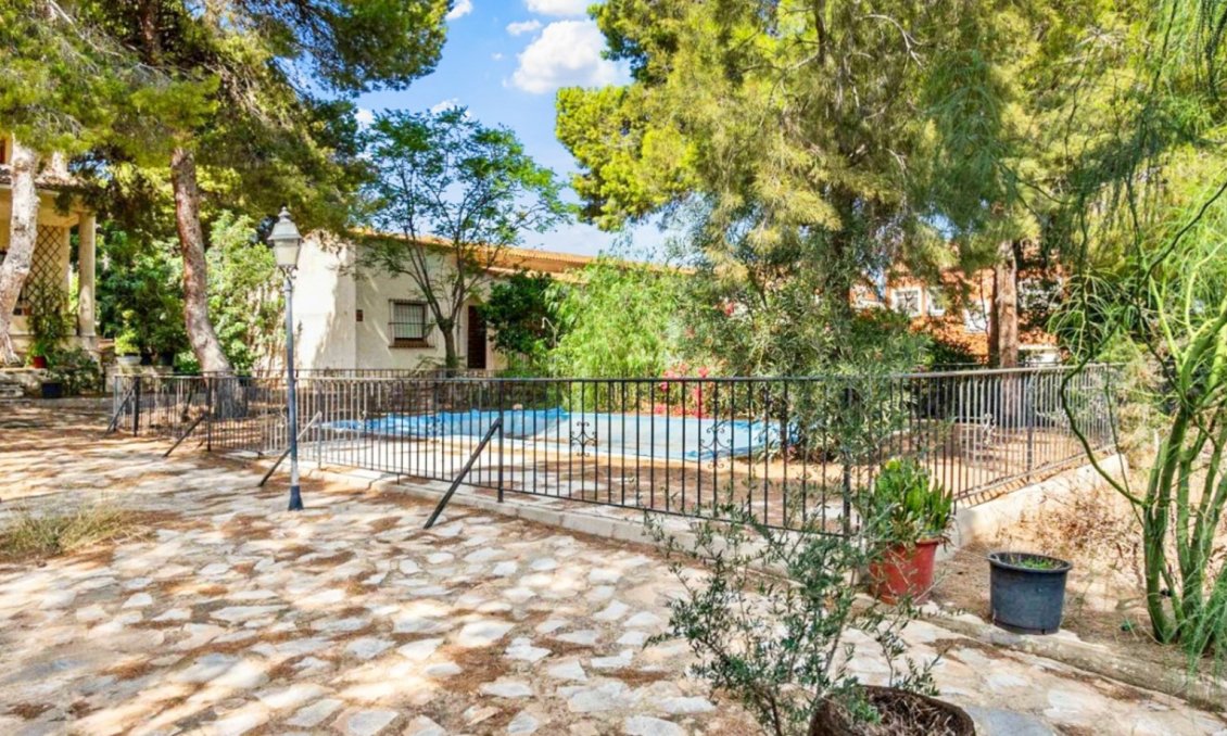 Resale - Villa -
Torrevieja - Costa Blanca