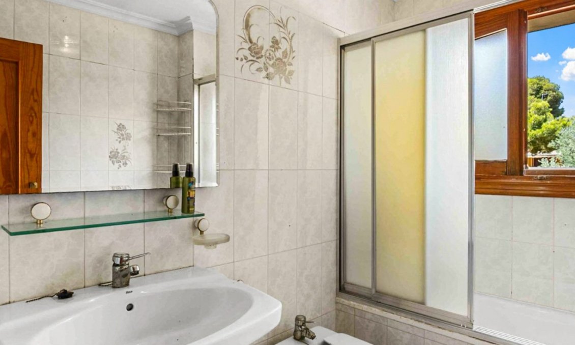 Resale - Villa -
Torrevieja - Costa Blanca