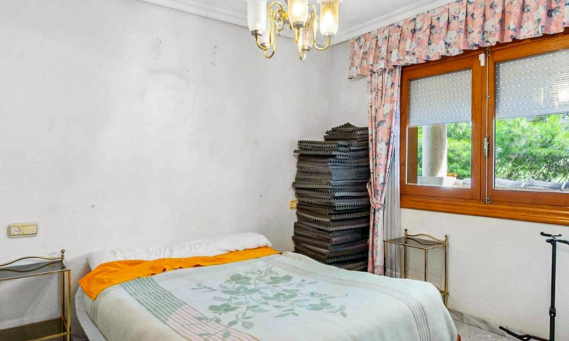 Resale - Villa -
Torrevieja - Costa Blanca