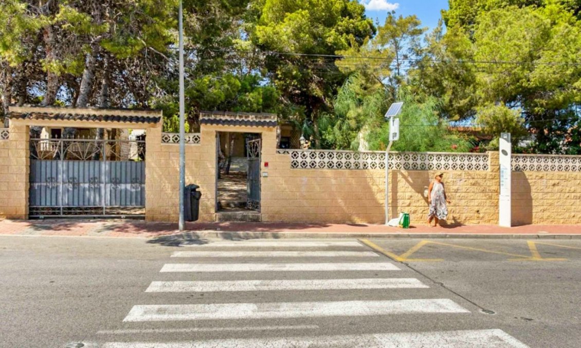Resale - Villa -
Torrevieja - Costa Blanca