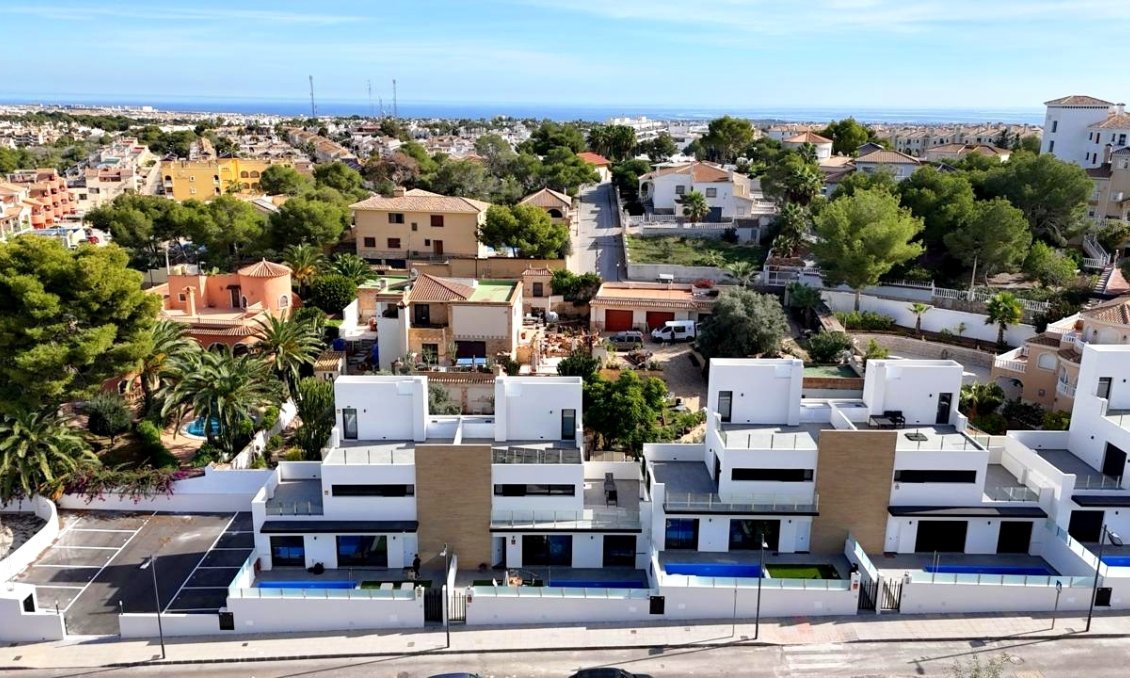 Resale - Villa -
Villamartin - Costa Blanca