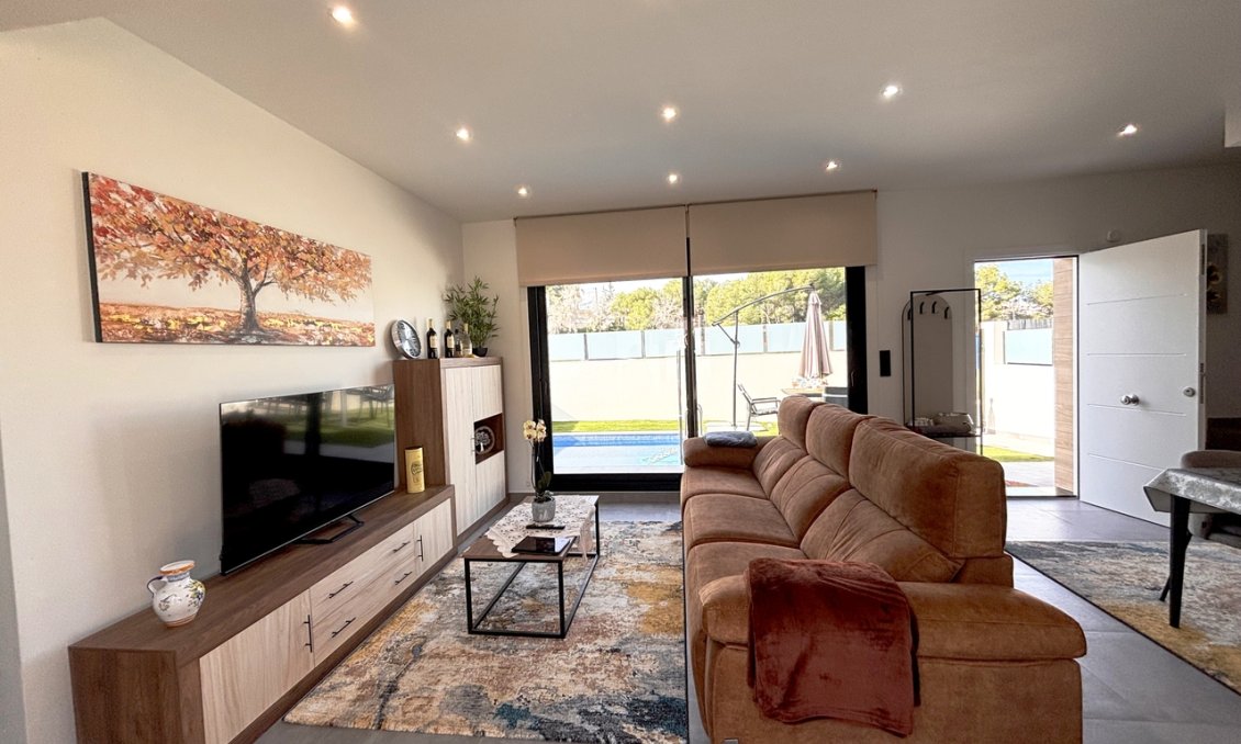 Resale - Villa -
Villamartin - Costa Blanca