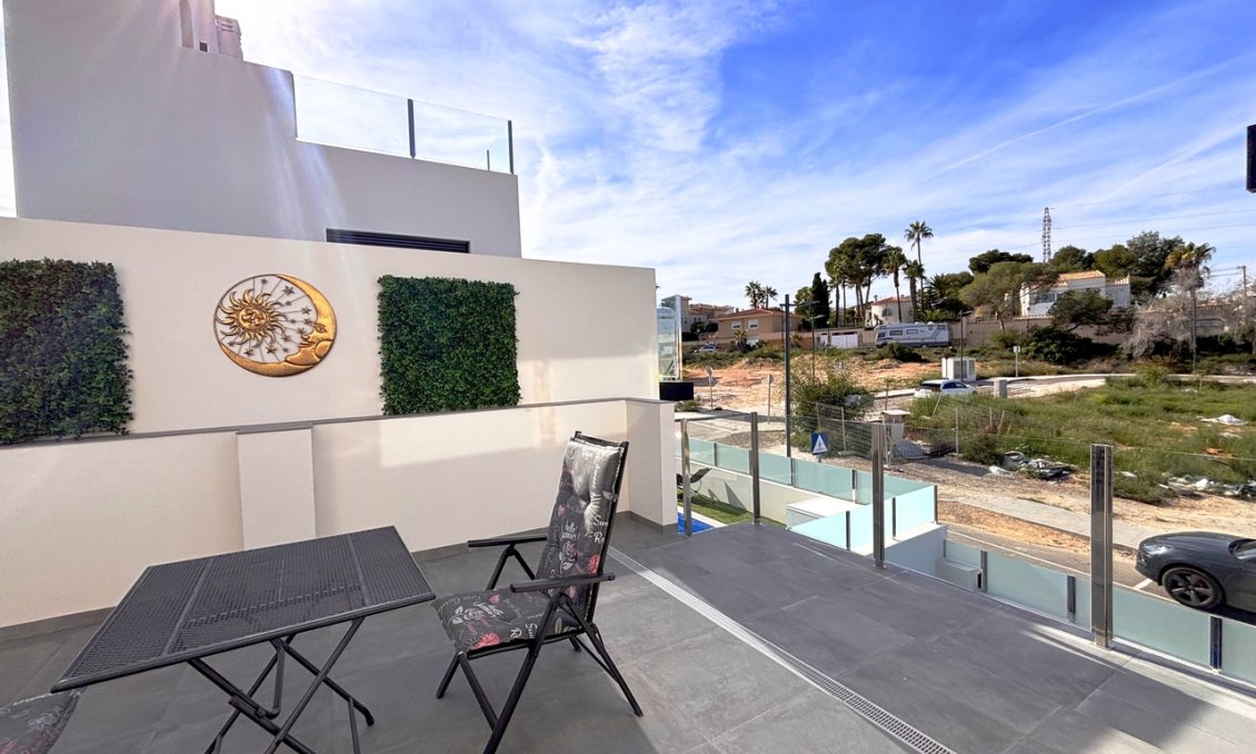 Resale - Villa -
Villamartin - Costa Blanca