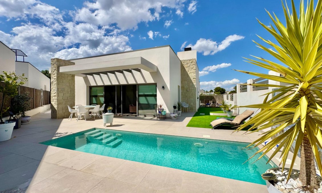Resale - Villa -
San Miguel de Salinas - Blue Lagoon - Galán