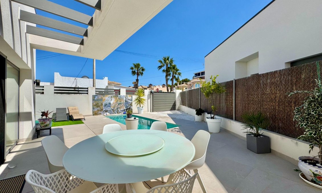 Resale - Villa -
San Miguel de Salinas - Blue Lagoon - Galán