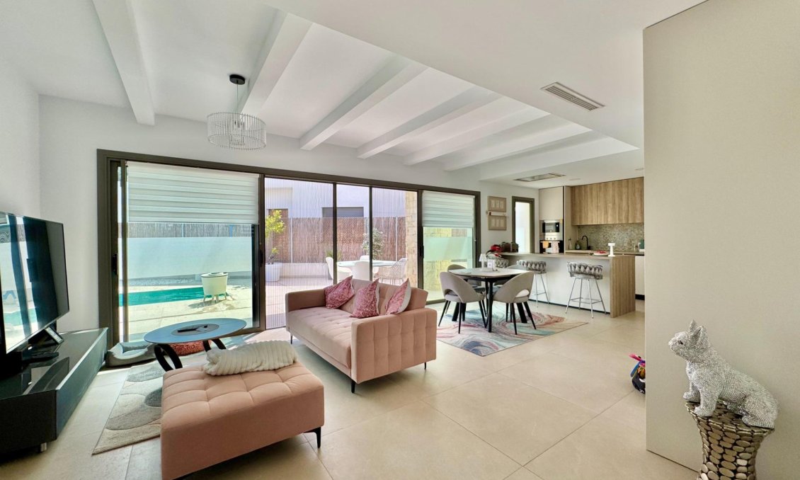 Resale - Villa -
San Miguel de Salinas - Blue Lagoon - Galán