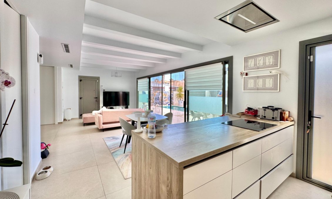 Resale - Villa -
San Miguel de Salinas - Blue Lagoon - Galán
