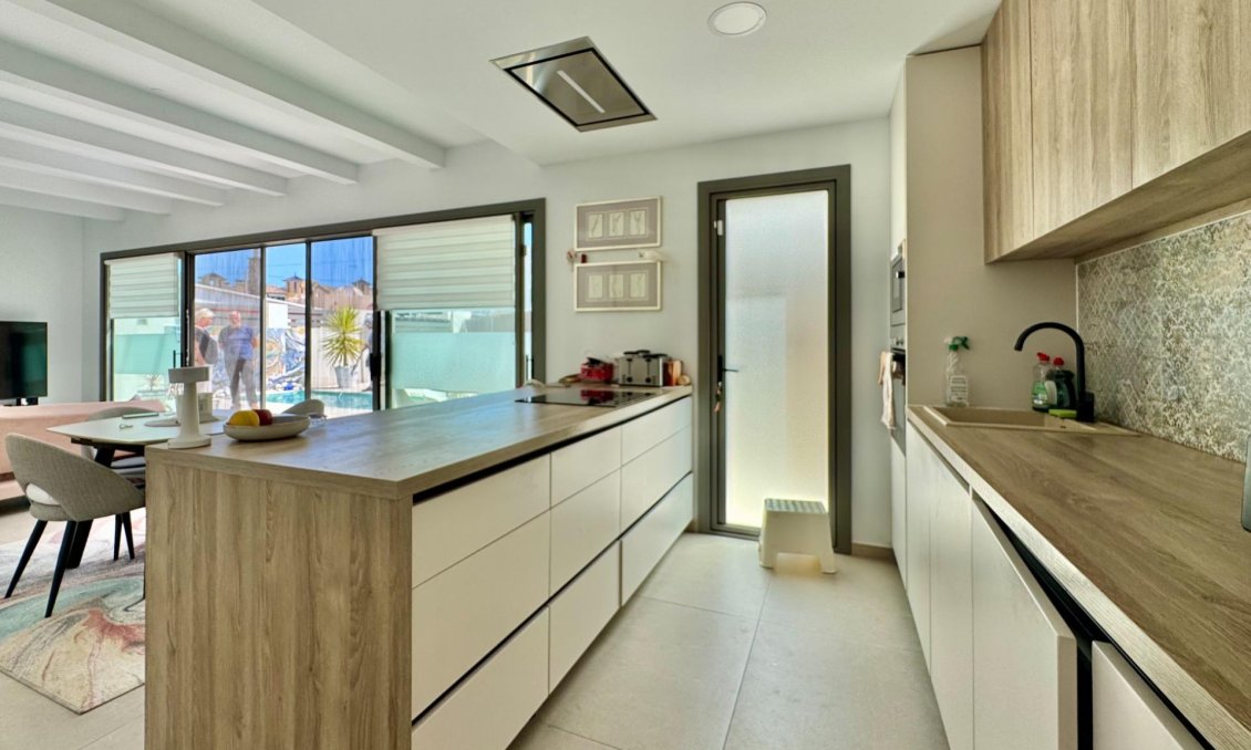 Resale - Villa -
San Miguel de Salinas - Blue Lagoon - Galán