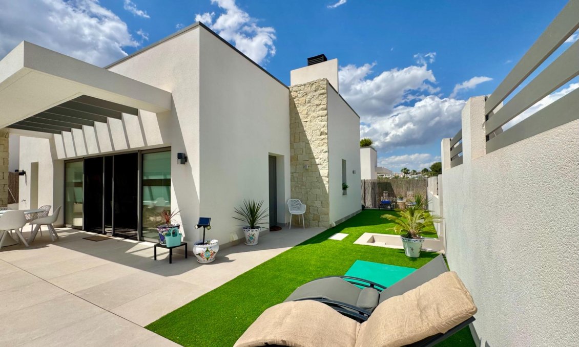 Resale - Villa -
San Miguel de Salinas - Blue Lagoon - Galán