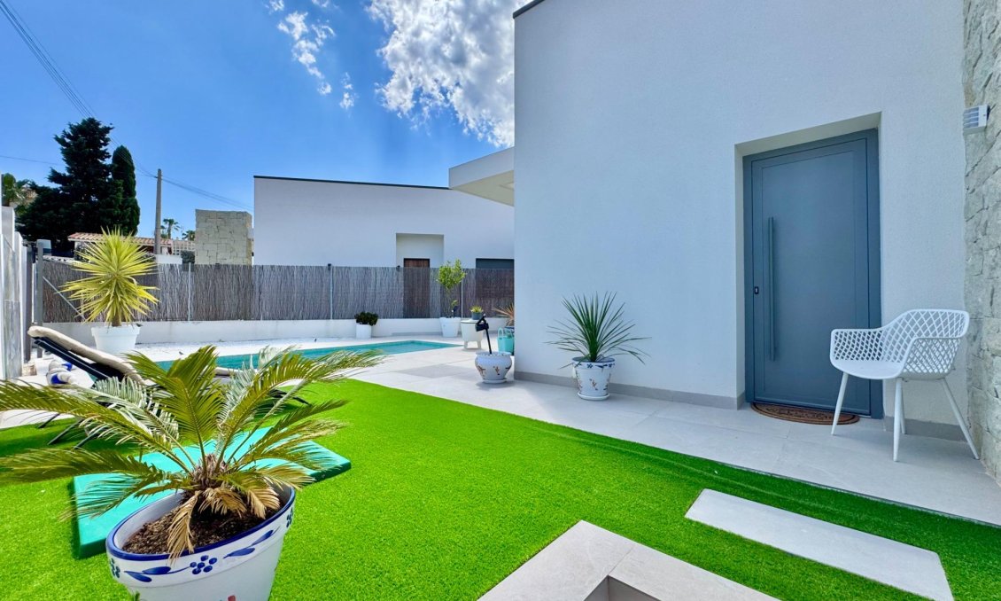 Resale - Villa -
San Miguel de Salinas - Blue Lagoon - Galán