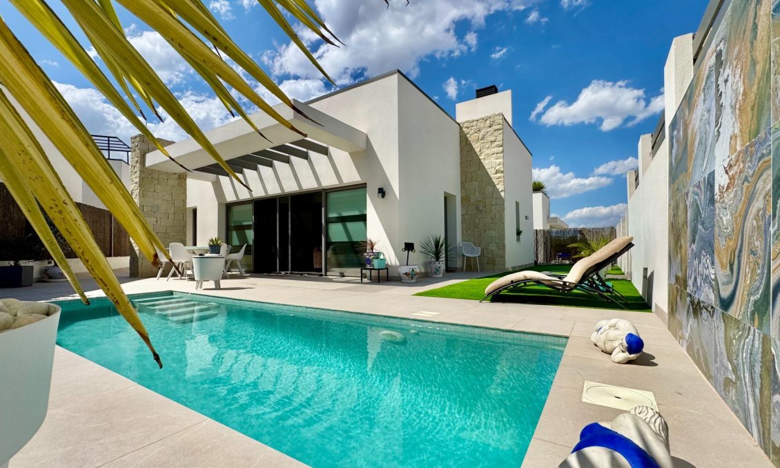 Resale - Villa -
San Miguel de Salinas - Blue Lagoon - Galán