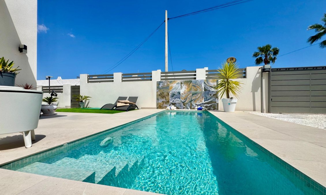 Resale - Villa -
San Miguel de Salinas - Blue Lagoon - Galán