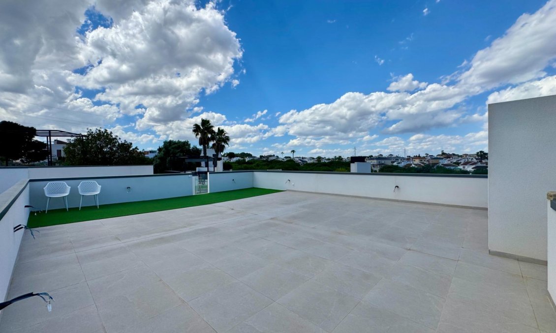 Resale - Villa -
San Miguel de Salinas - Blue Lagoon - Galán
