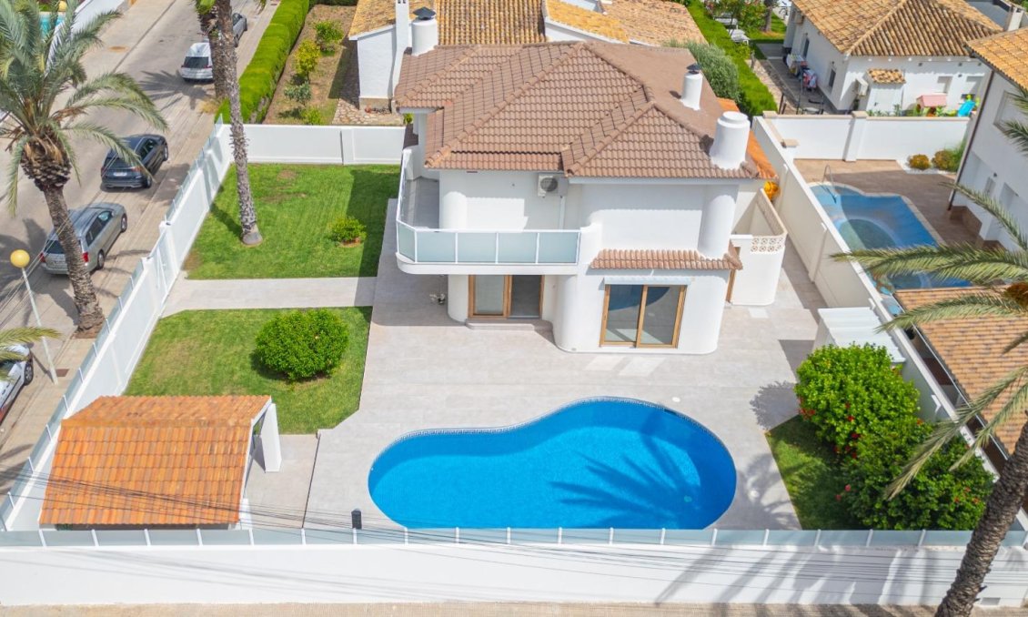 Resale - Villa -
Orihuela Costa - Cabo Roig