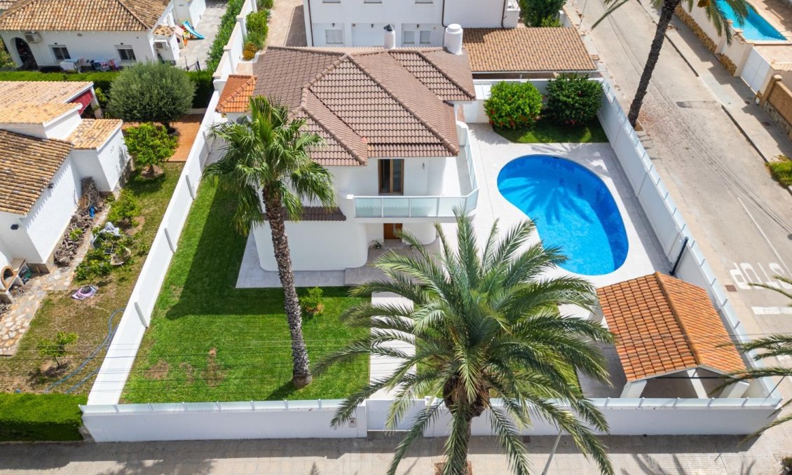 Resale - Villa -
Orihuela Costa - Cabo Roig