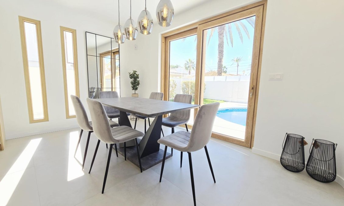 Resale - Villa -
Orihuela Costa - Cabo Roig