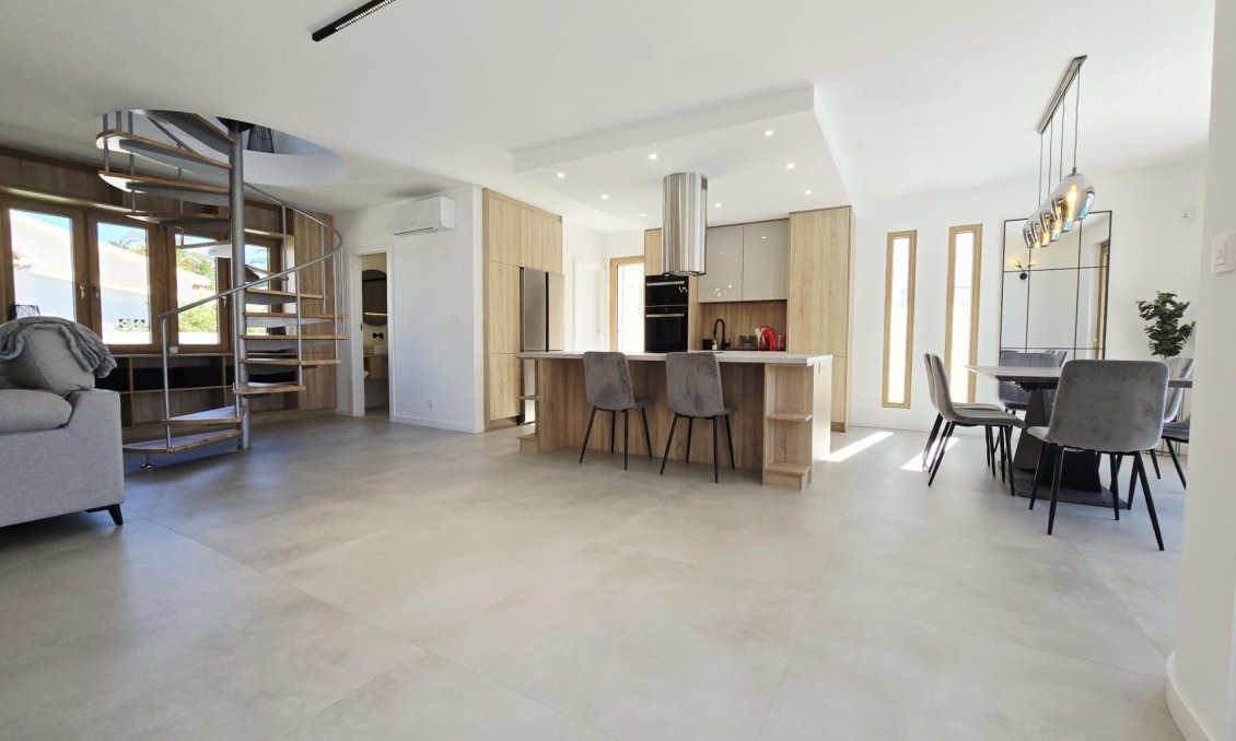 Resale - Villa -
Orihuela Costa - Cabo Roig