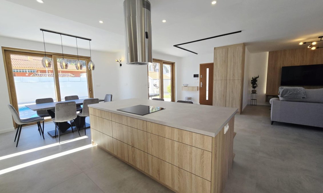 Resale - Villa -
Orihuela Costa - Cabo Roig