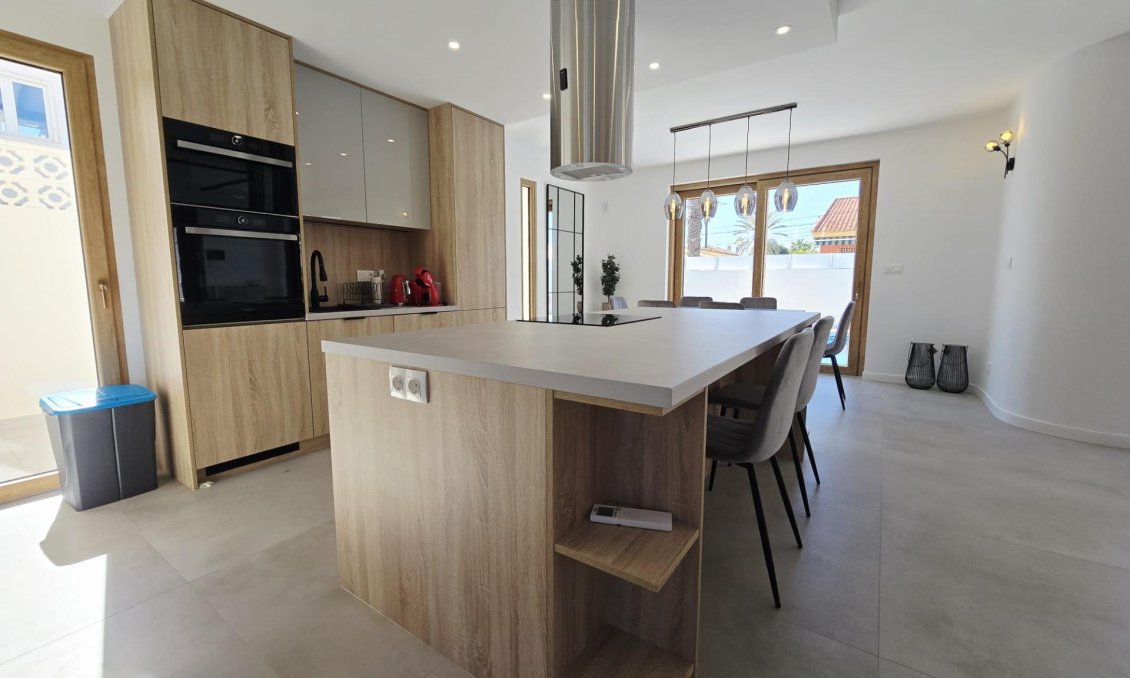 Resale - Villa -
Orihuela Costa - Cabo Roig