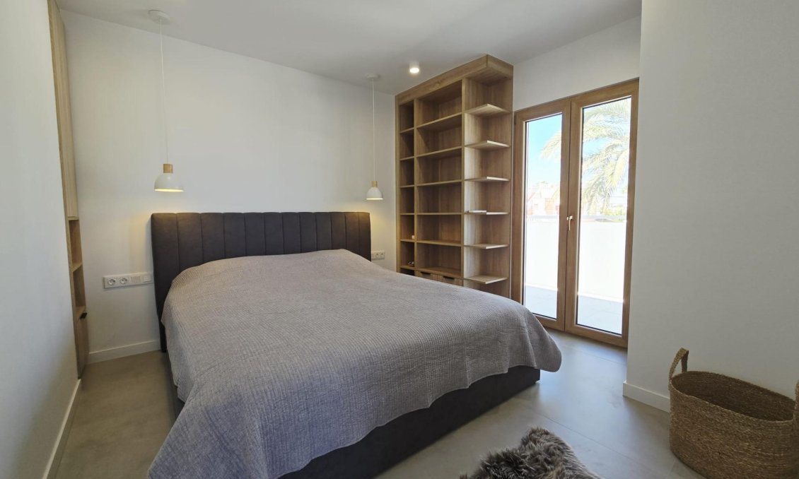 Resale - Villa -
Orihuela Costa - Cabo Roig