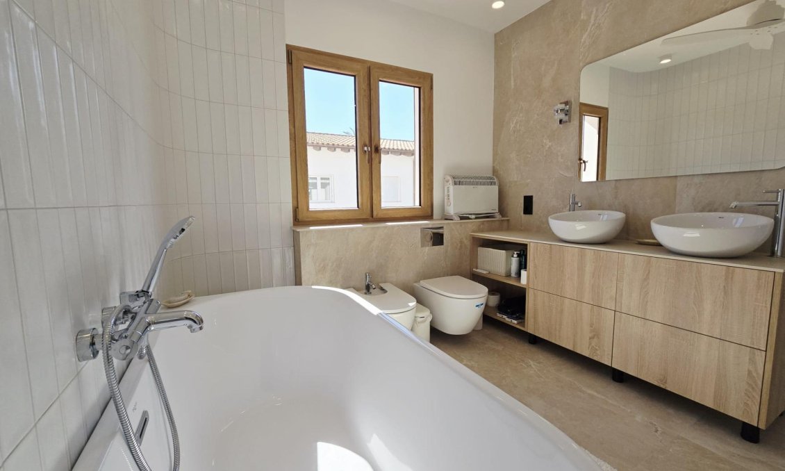 Resale - Villa -
Orihuela Costa - Cabo Roig