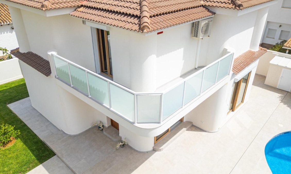 Resale - Villa -
Orihuela Costa - Cabo Roig
