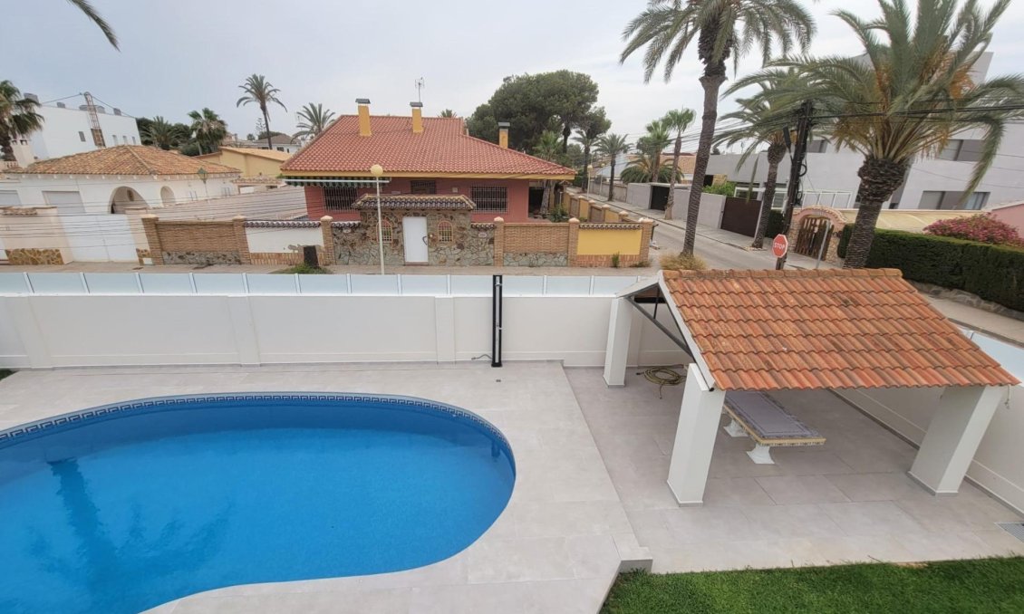 Resale - Villa -
Orihuela Costa - Cabo Roig