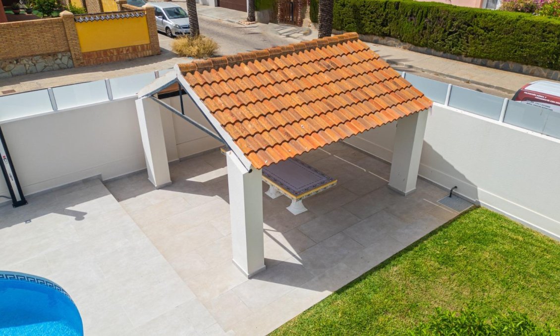 Resale - Villa -
Orihuela Costa - Cabo Roig