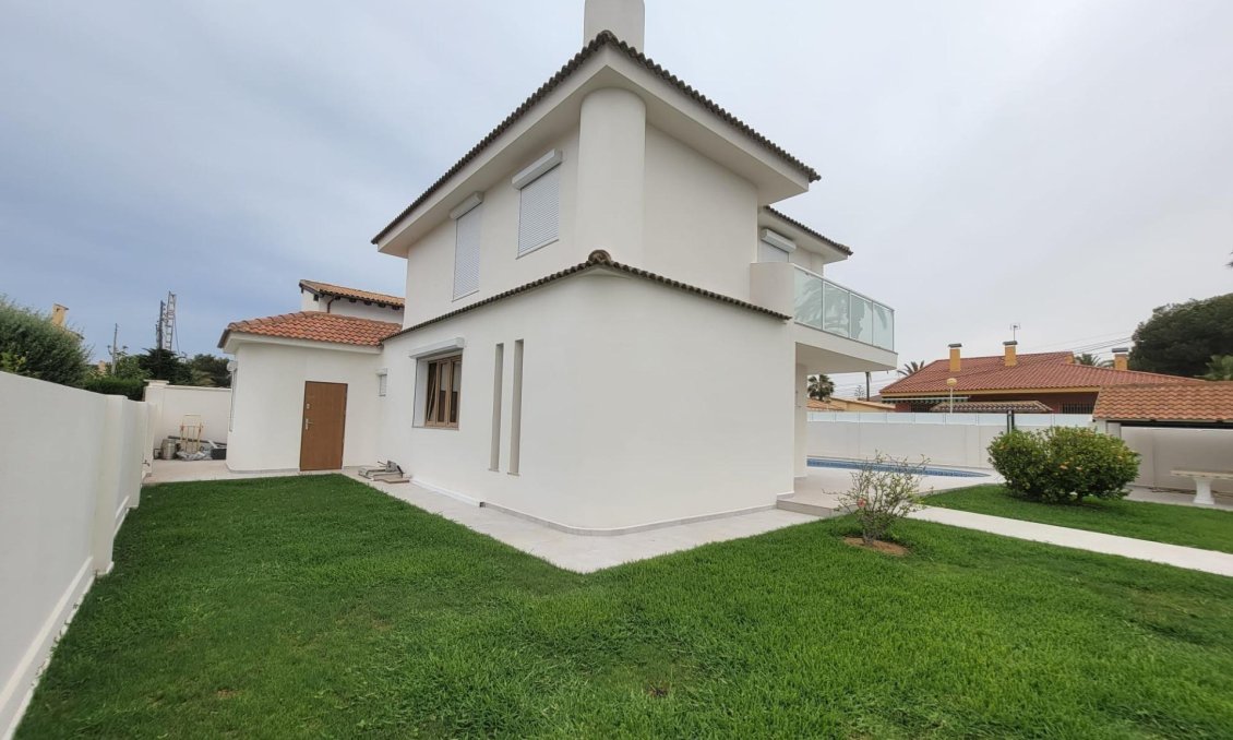Resale - Villa -
Orihuela Costa - Cabo Roig