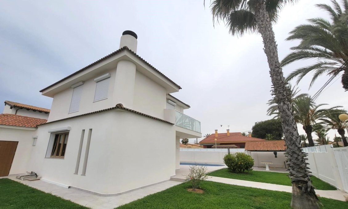 Resale - Villa -
Orihuela Costa - Cabo Roig
