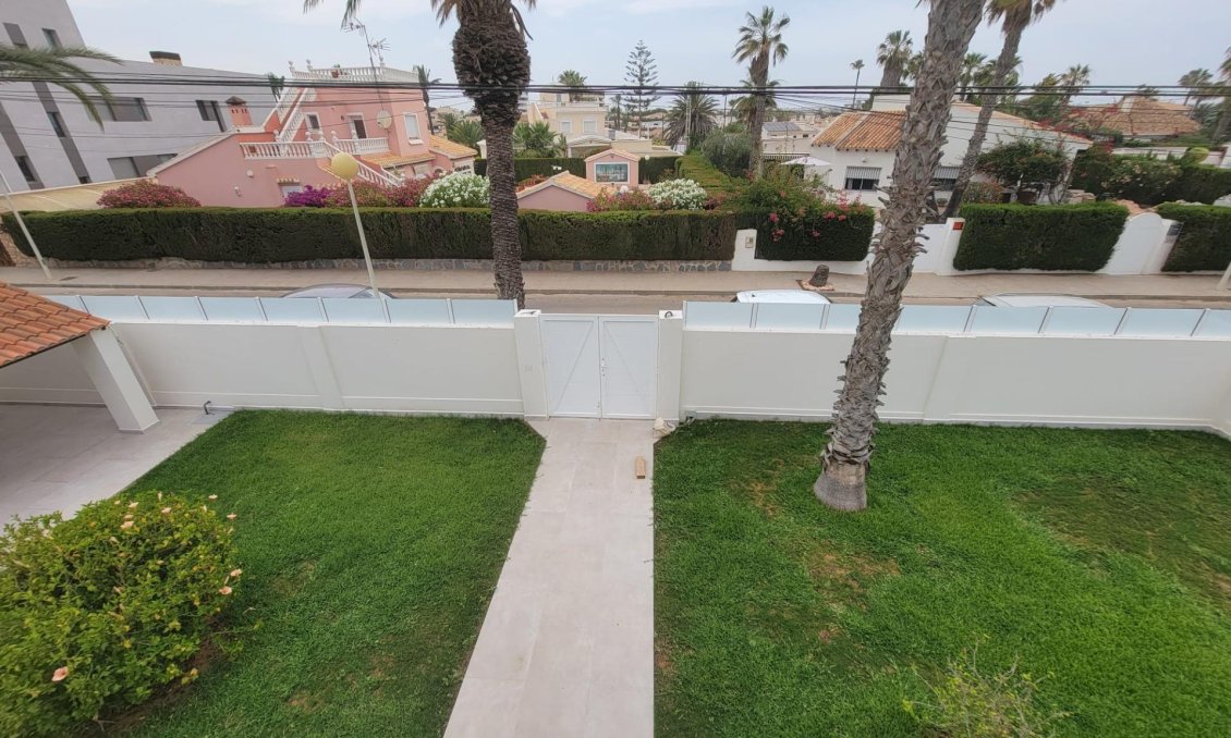Resale - Villa -
Orihuela Costa - Cabo Roig