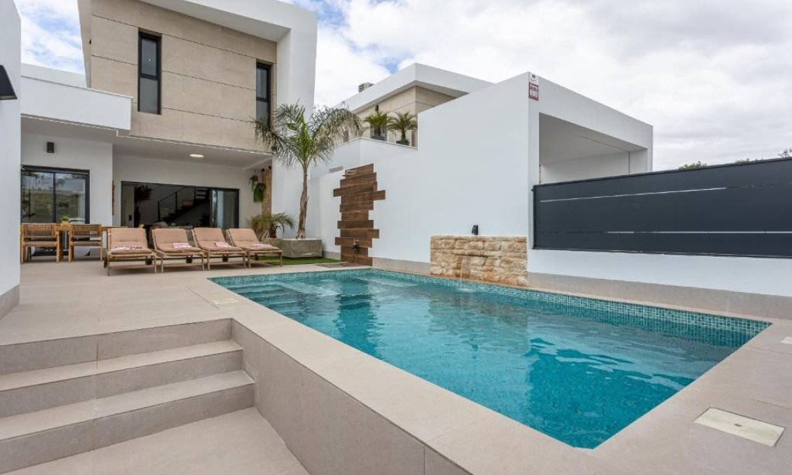 Resale - Villa -
Dolores - Costa Blanca