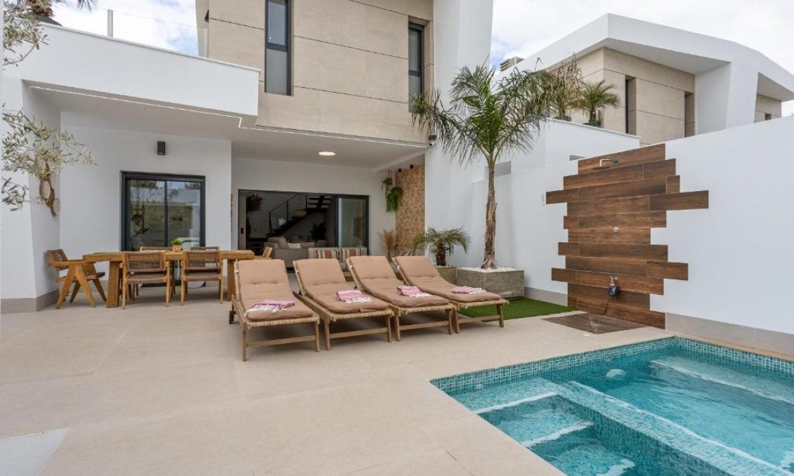 Resale - Villa -
Dolores - Costa Blanca