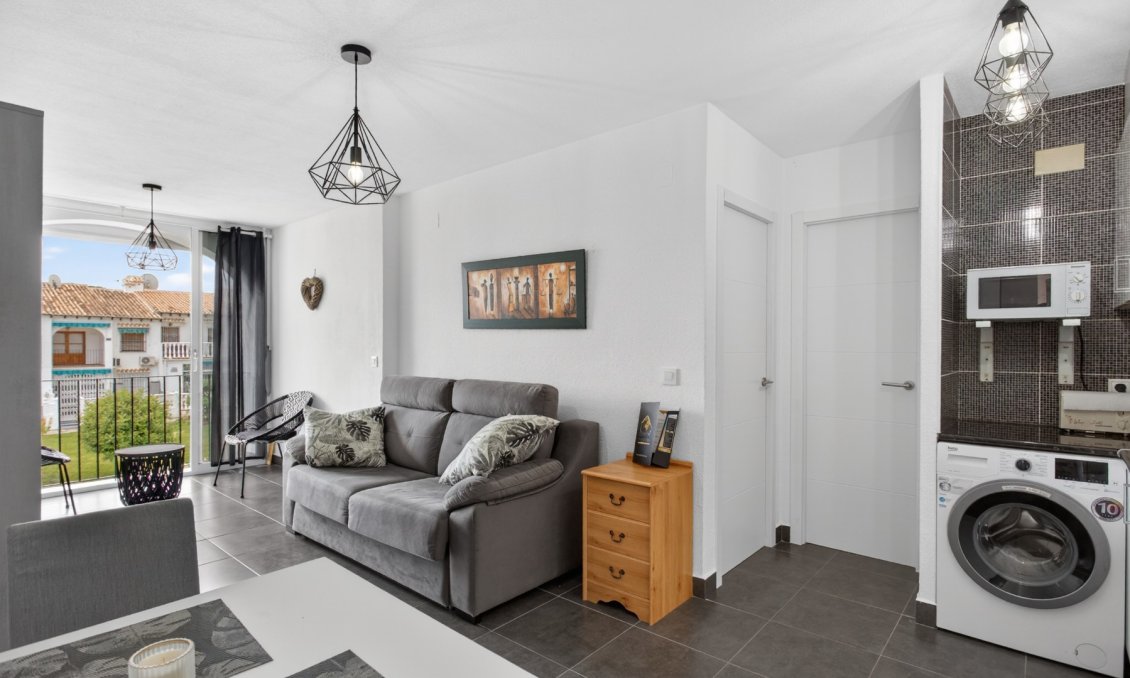 Resale - Bungalow -
Torrevieja - Costa Blanca
