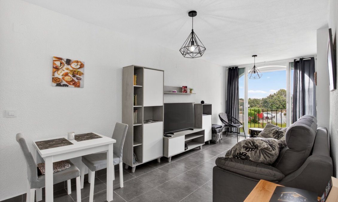 Resale - Bungalow -
Torrevieja - Costa Blanca