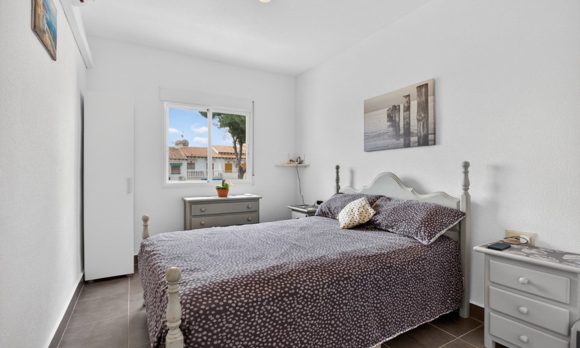 Resale - Bungalow -
Torrevieja - Costa Blanca